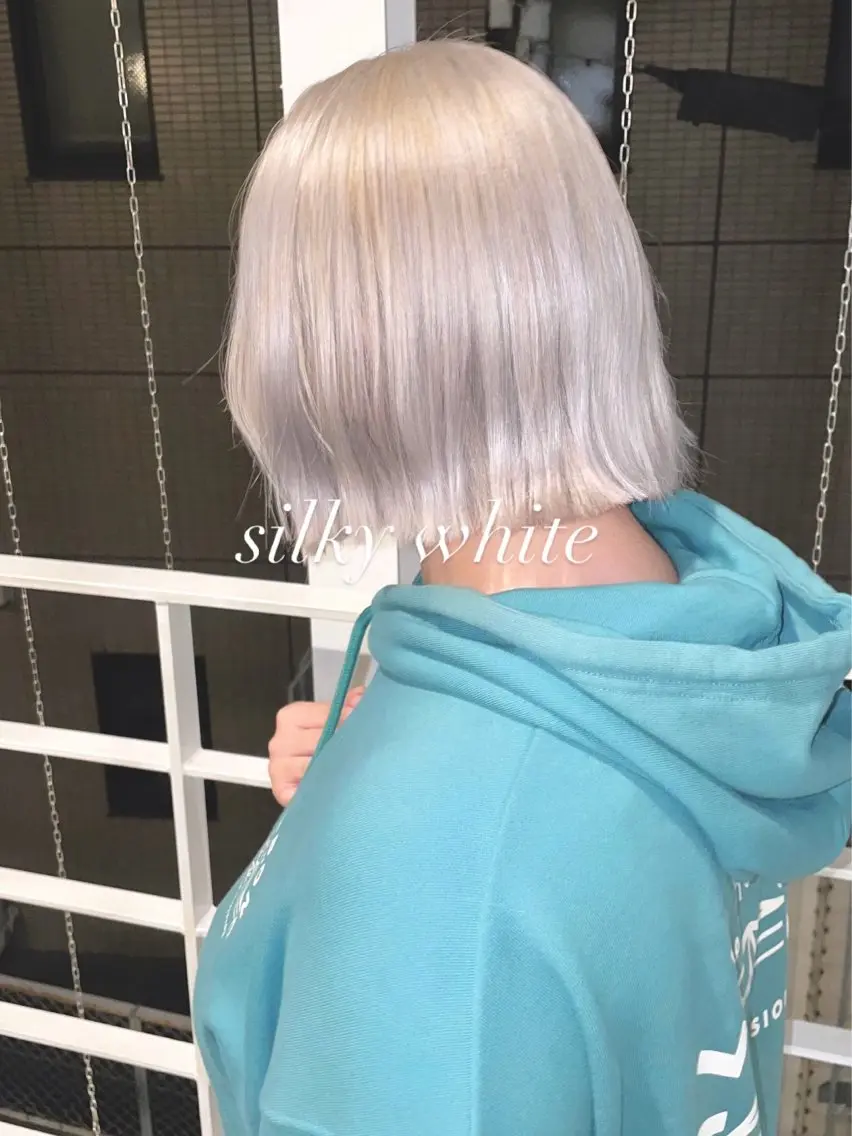 ショート カラー ヘアアレンジ ブリーチ ブロンド ヘアカラー トリートメント 青髪特化🩵 ダブルカラーのヘアスタイル