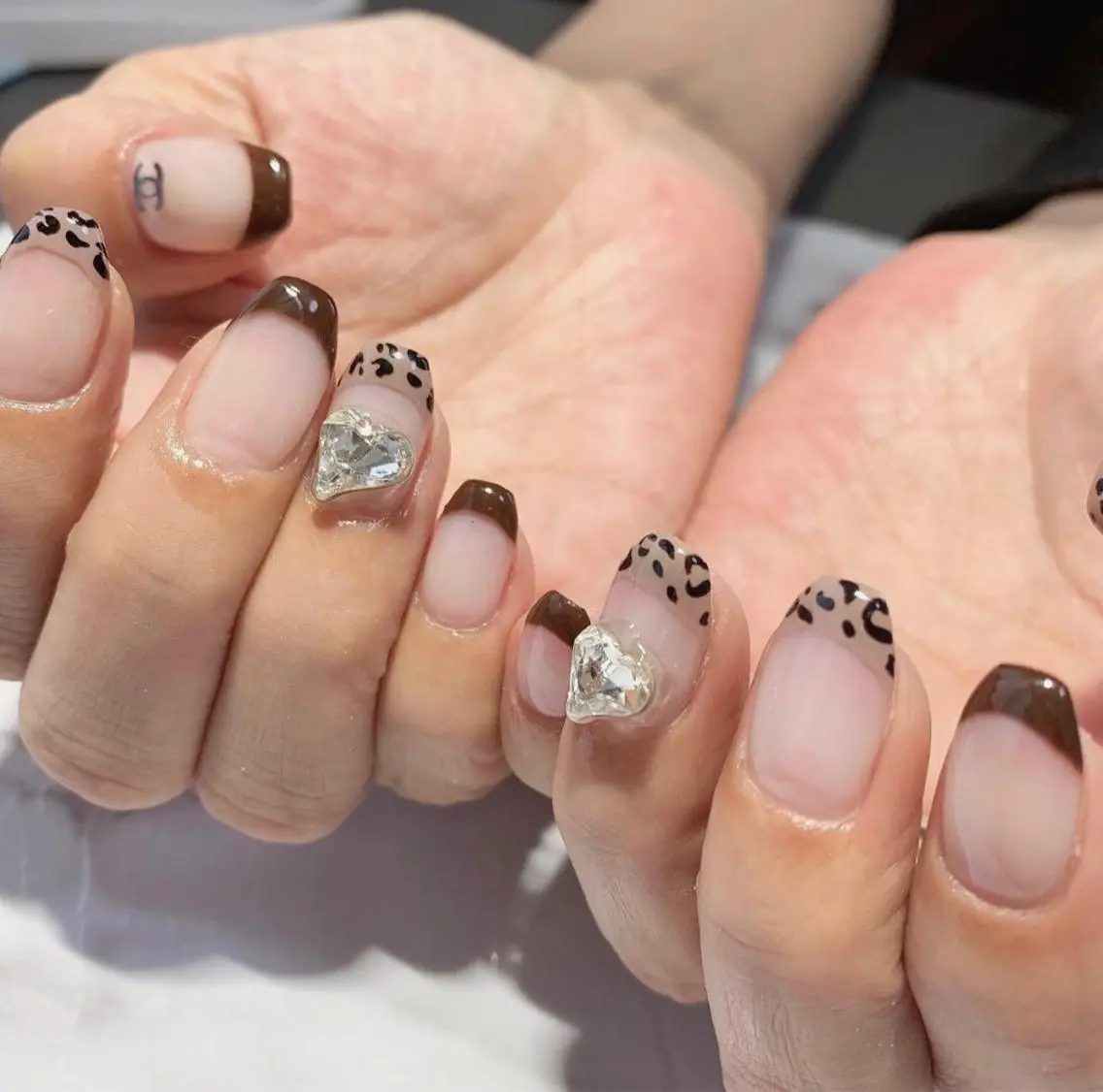 ネイル ハート ストーンネイル Ally's Nailのネイルデザイン