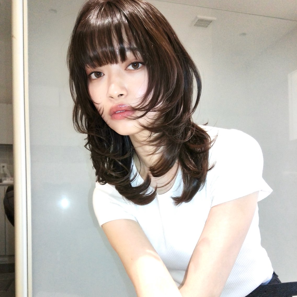 ミディアム カラー 顔まわりレイヤー レイヤーカット カット ヘアカラー トリートメント みずき/銀座 レイヤーカットのヘアスタイル