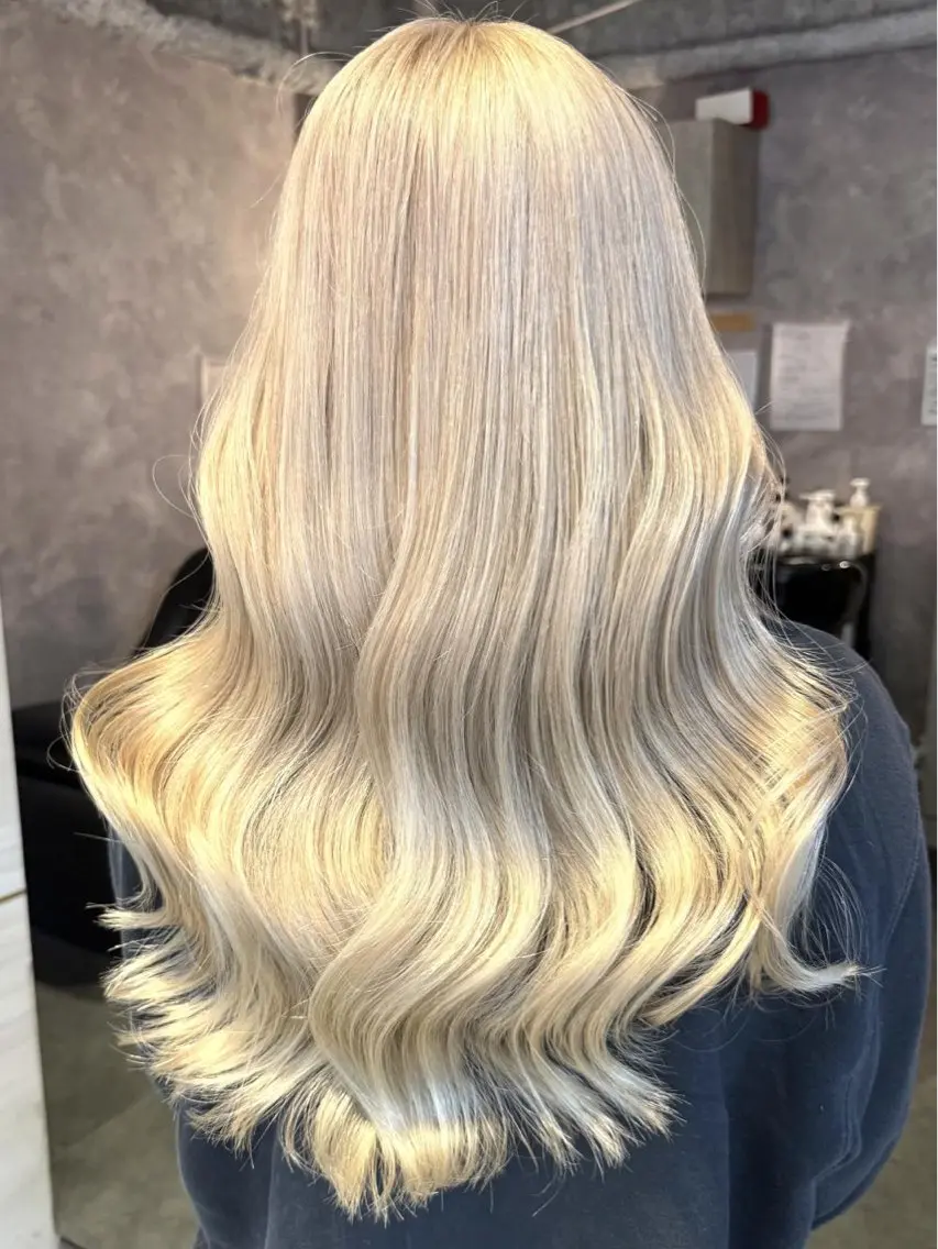 ロング カラー ヘアカラー トリートメント 🎀asumi🍓 ハイトーン🎀のヘアスタイル