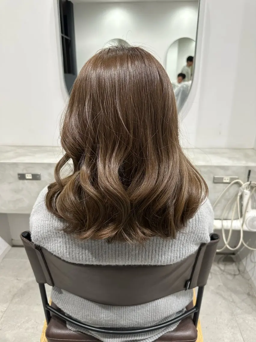 ミディアム カラー カット ヘアカラー トリートメント シガ ミクトのヘアスタイル