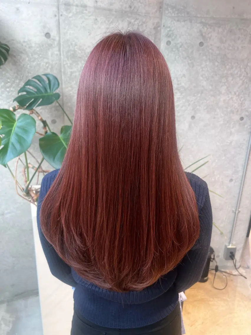 ロング 顔まわりレイヤー 顔周りカット レイヤーカット ヘアカラー うるツヤ透明感カラー 𝐀𝐲𝐚𝐦𝐢のヘアスタイル