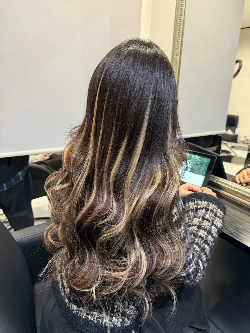 ロング ハイライト カット エクステ 長田 麻友子のヘアスタイル