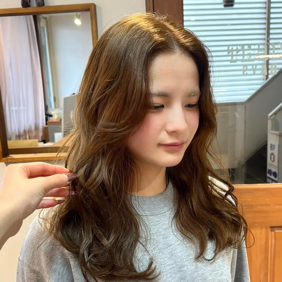 セミロング カラー ベージュカラー ブリーチ カット ヘアカラー satone 🩵のヘアスタイル