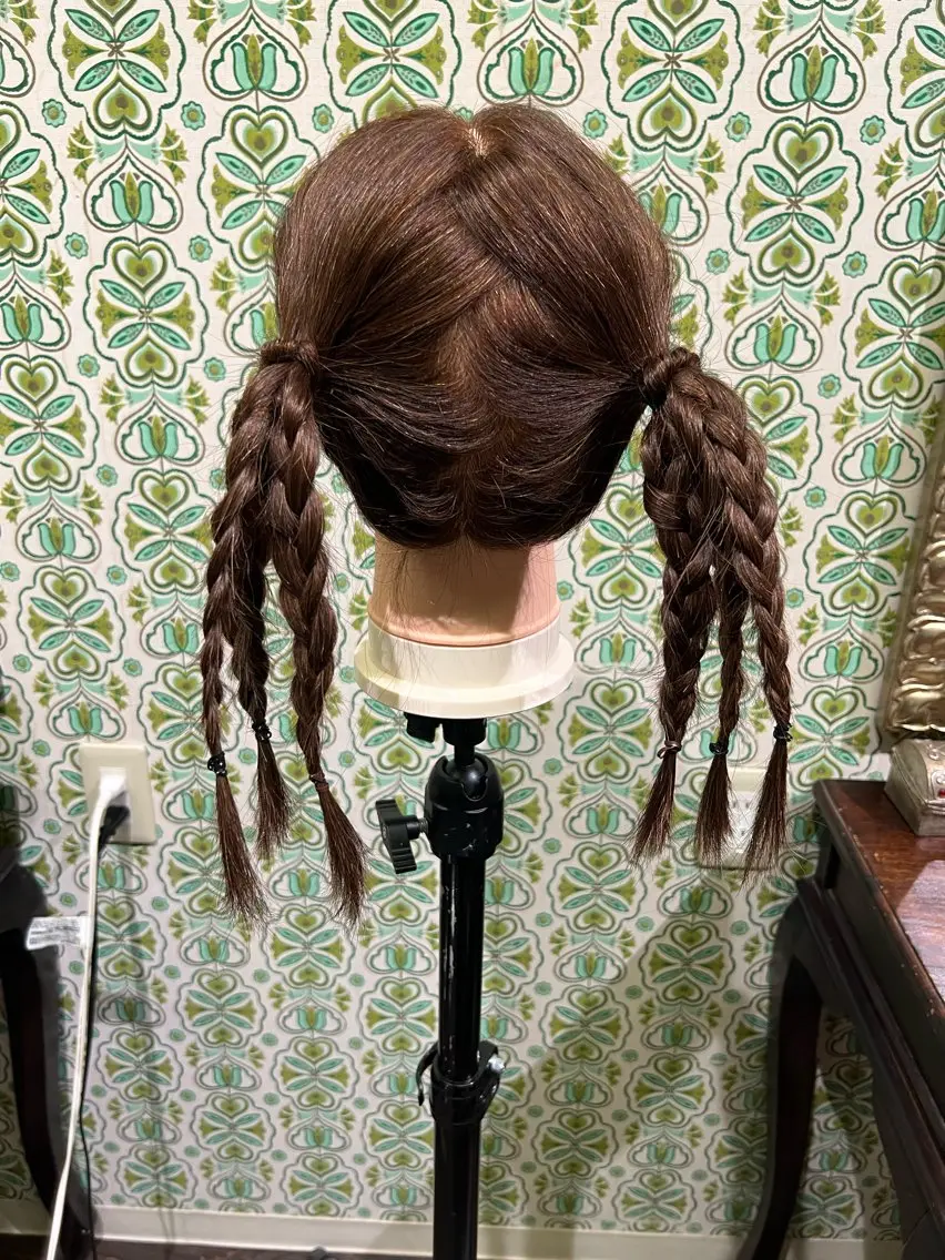ロング ヘアアレンジ 三つ編み PON　ハイトーン ショートカット心斎橋のヘアスタイル