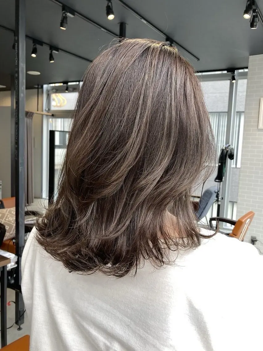 セミロング ボブ 顔周りカット 髪質改善 レイヤーカット 小顔カット カット ヘアカラー RISE SWELL 江坂momoneのヘアスタイル