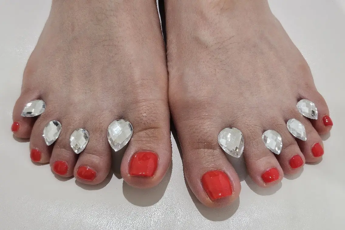 ネイル 赤色 フットネイル Nailed it! Akaneセンター北のネイルデザイン