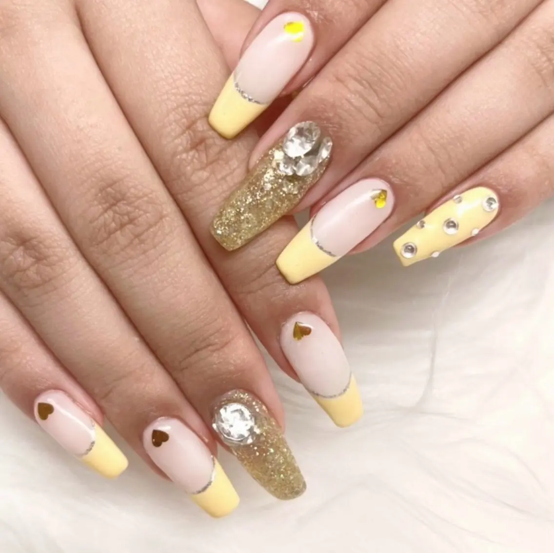 ネイル フレンチネイル ジェルネイル ゴールド 持ち込み 春ネイル ハンドネイル Nail lieNのネイルデザイン