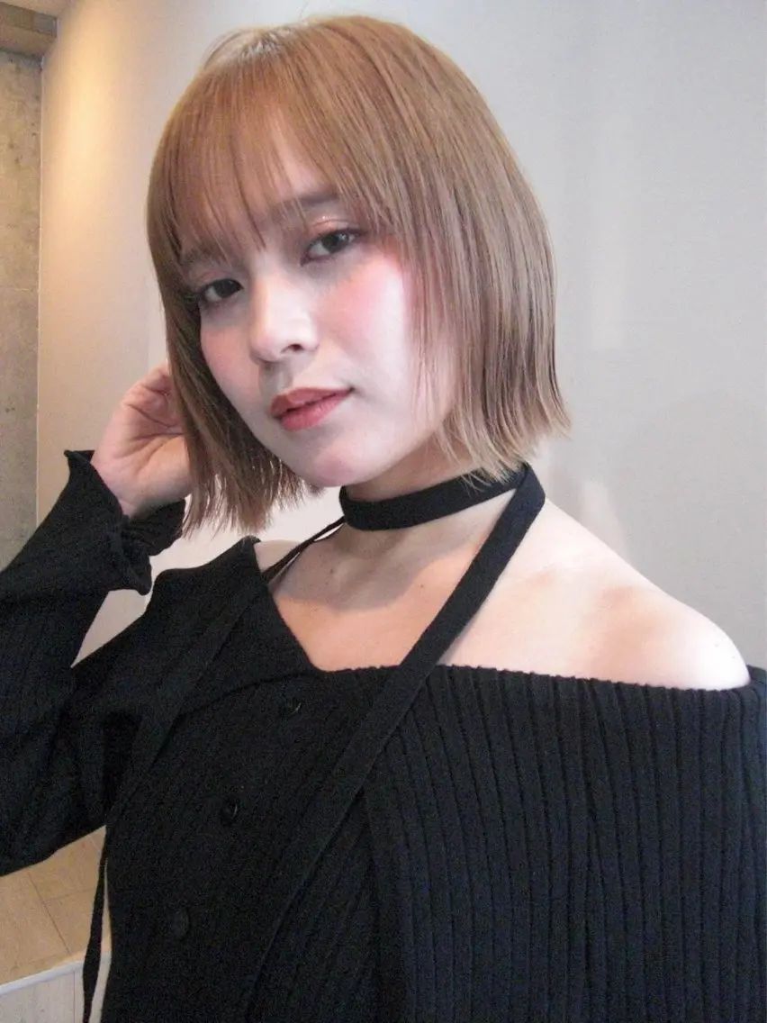 ショート 切りっぱなしボブ ボブレイヤー ボブ くびれヘア 顔まわりレイヤー カット ヘアカラー トリートメント SAKURA omotesandoのヘアスタイル