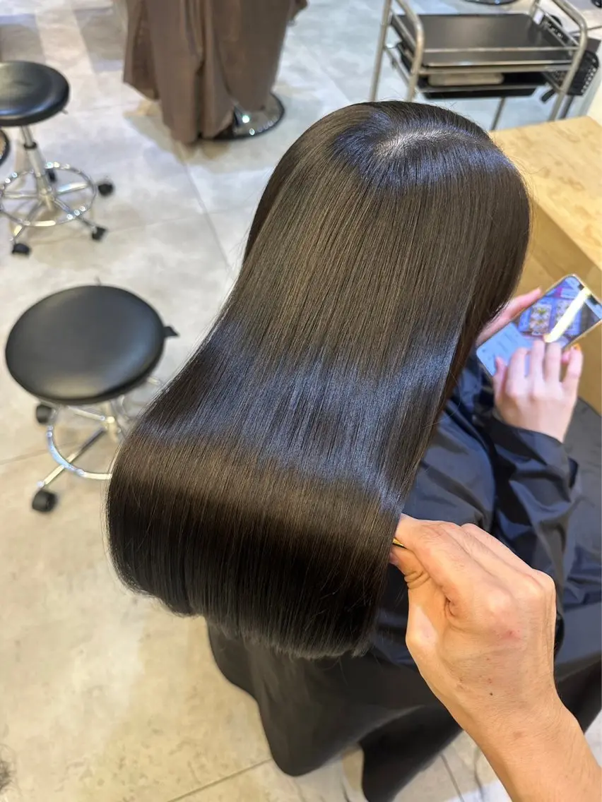 ロング レイヤー/ブリーチ iwamiya岩見谷のヘアスタイル