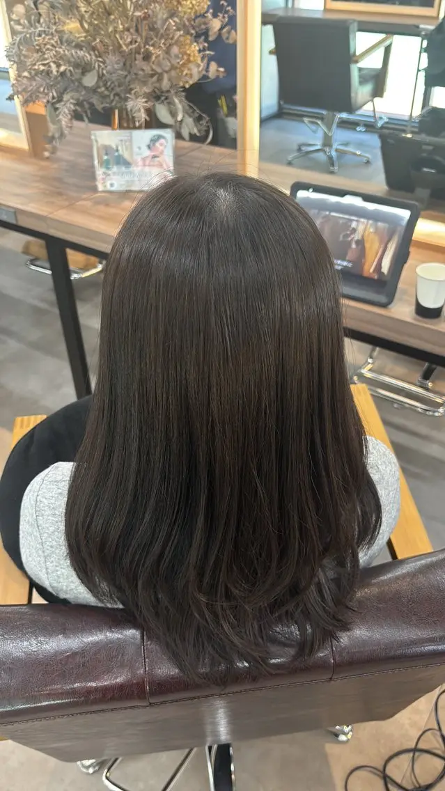 カラー ベージュカラー オリーブベージュ カット ヘアカラー トリートメント レイヤー✂︎ぷつボブ 艶カラー🤍noaのヘアスタイル
