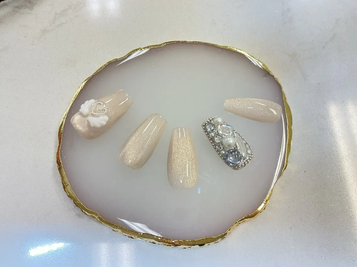 ネイル 長さ出し フレンチネイル ジェルネイル ガラスフレンチ キラキラネイル Queeens nailのネイルデザイン