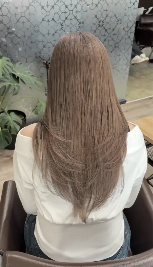 レイヤーカット＋ブリーチありWカラー＋トリートメントの写真