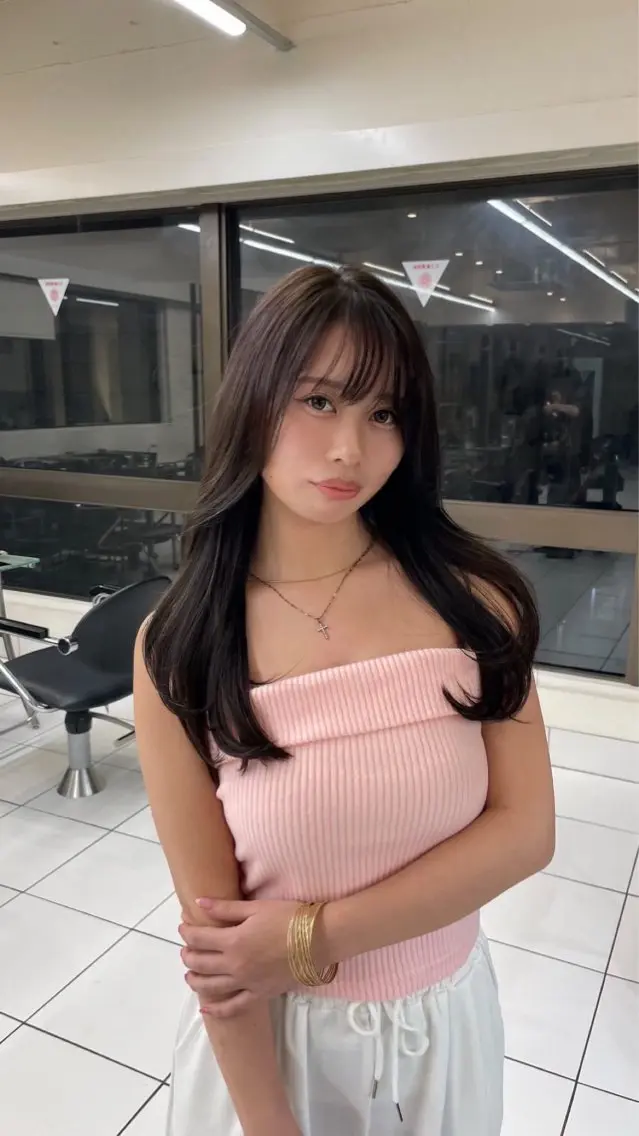 ロング カラー 岡本 七星のヘアスタイル