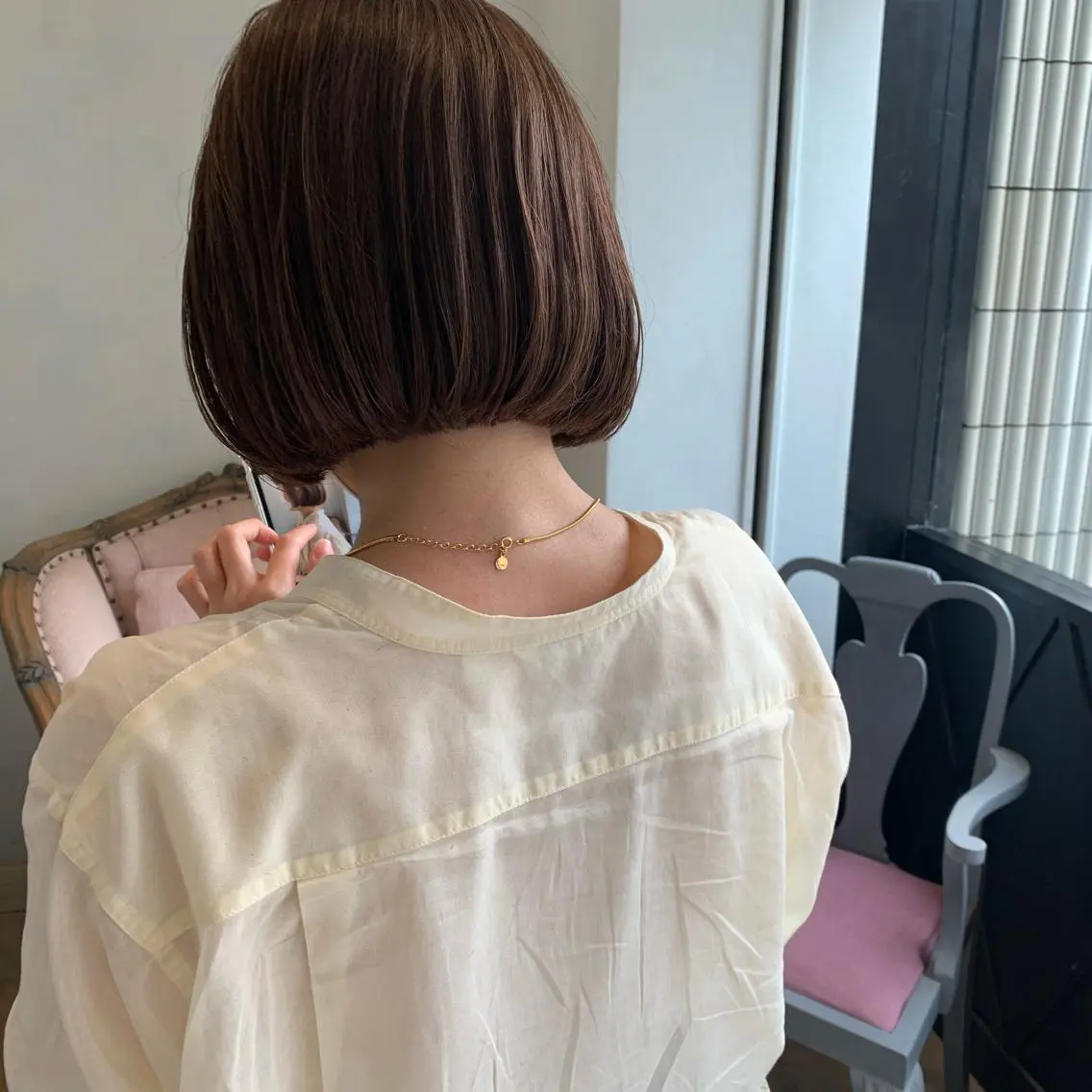 ショート SAKINO ベージュカラーのヘアスタイル