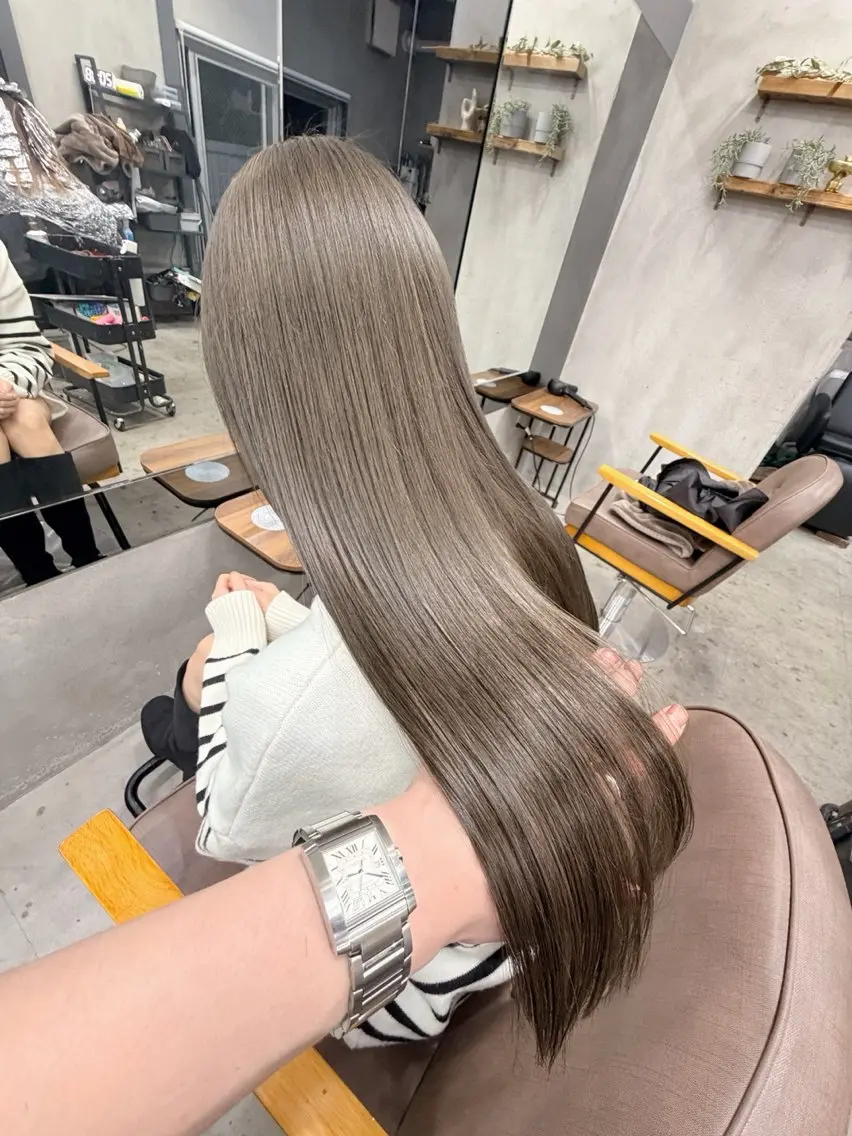 ロング カラー ベージュカラー ブラウンカラー グレージュ ミルクティーベージュ ヘアカラー トリートメント AiM 大名　似合わせカットのヘアスタイル
