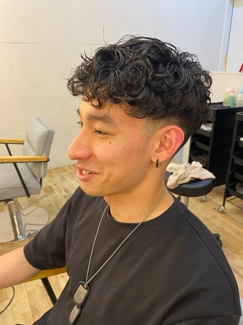 メンズ フェードカット スペインカール 松下 颯のヘアスタイル