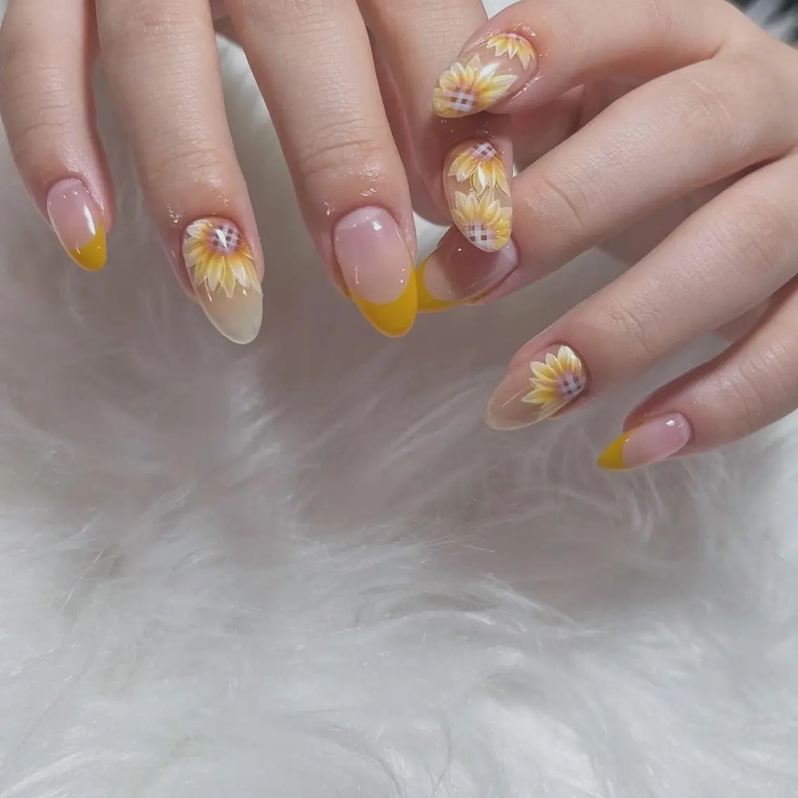 ネイル ホワイト NailSalon Amiのネイルデザイン