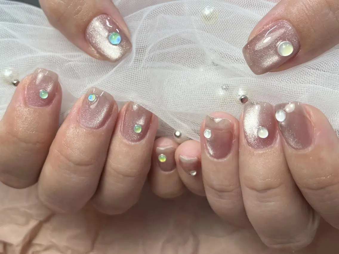 ネイル シンプルネイル ストーンネイル ハンドネイル ToliyDeliy ネイルサロンのネイルデザイン