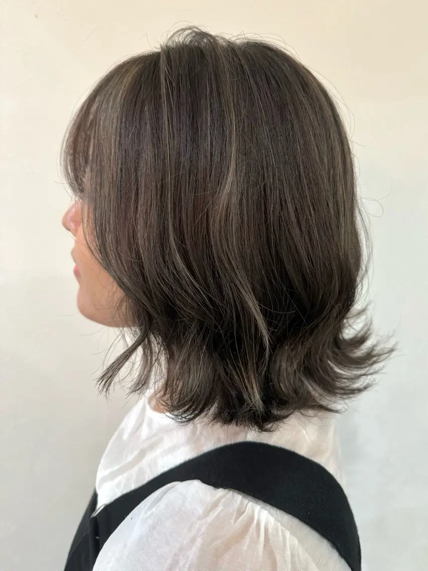 ミディアム カラー AKI 🐉のヘアスタイル