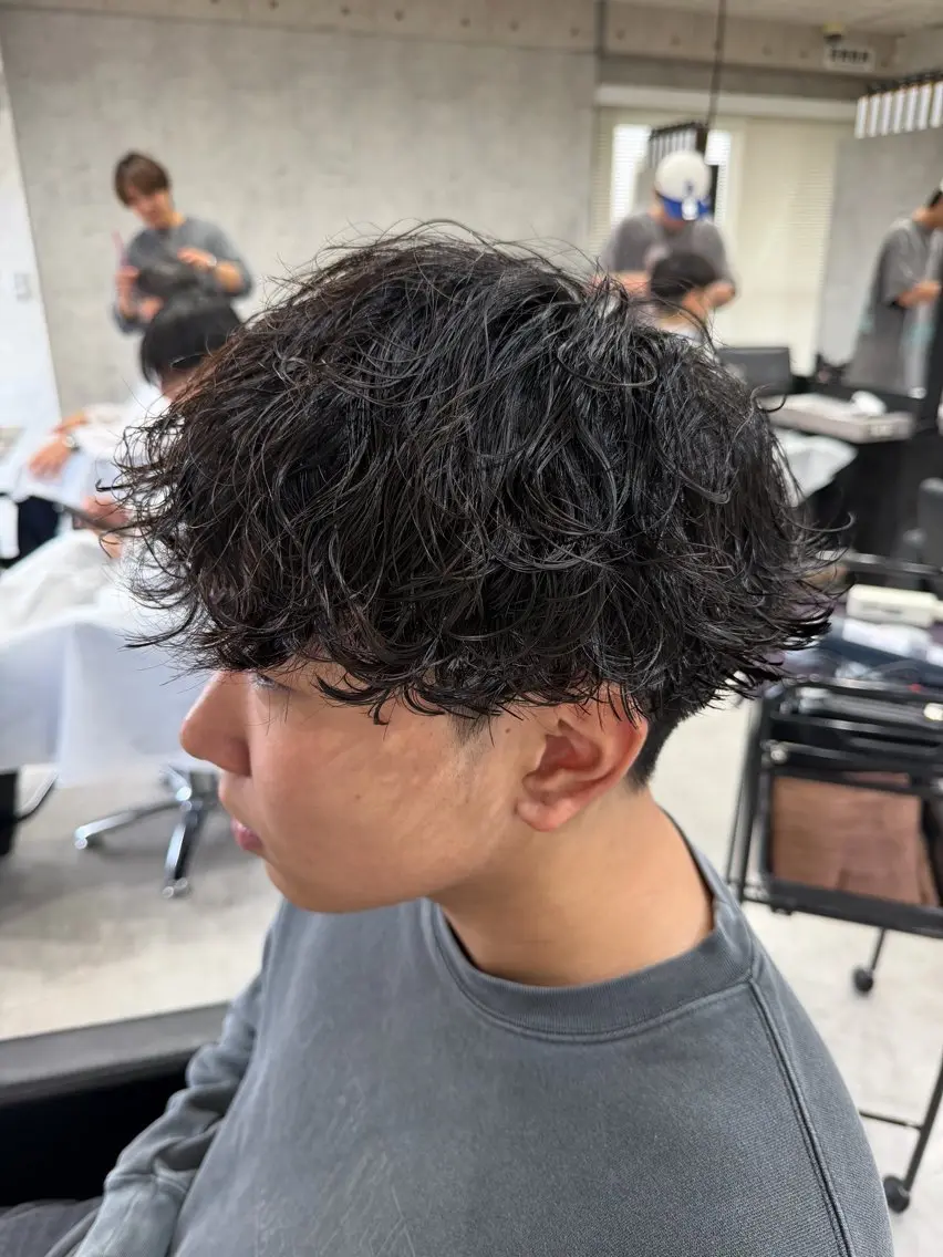 ショート パーマ メンズ メンズパーマ 波巻きパーマ カット パーマ ユウ🪄 パーマ指名No1のヘアスタイル