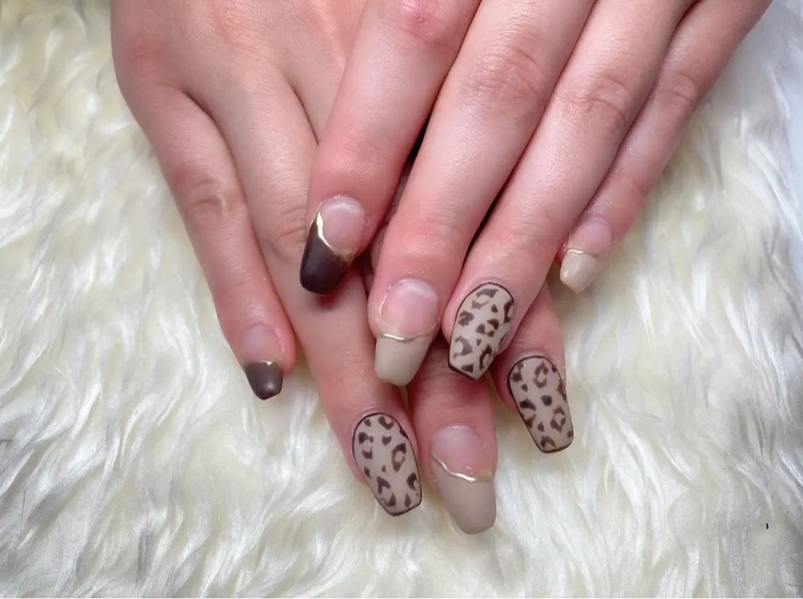 ネイル アニマル柄 ジェルネイル ミラーネイル ニュアンスネイル パラジェル ハンドネイル Nail&eye Belire 新宿のネイルデザイン