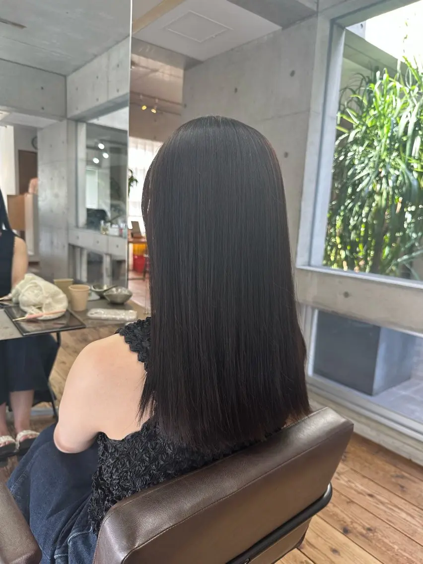 セミロング ヘアカラー MISAKI のヘアスタイル