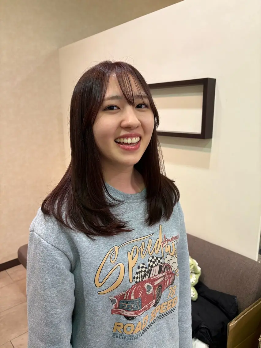 ミディアム レイヤーカット 寺川 ちなつのヘアスタイル
