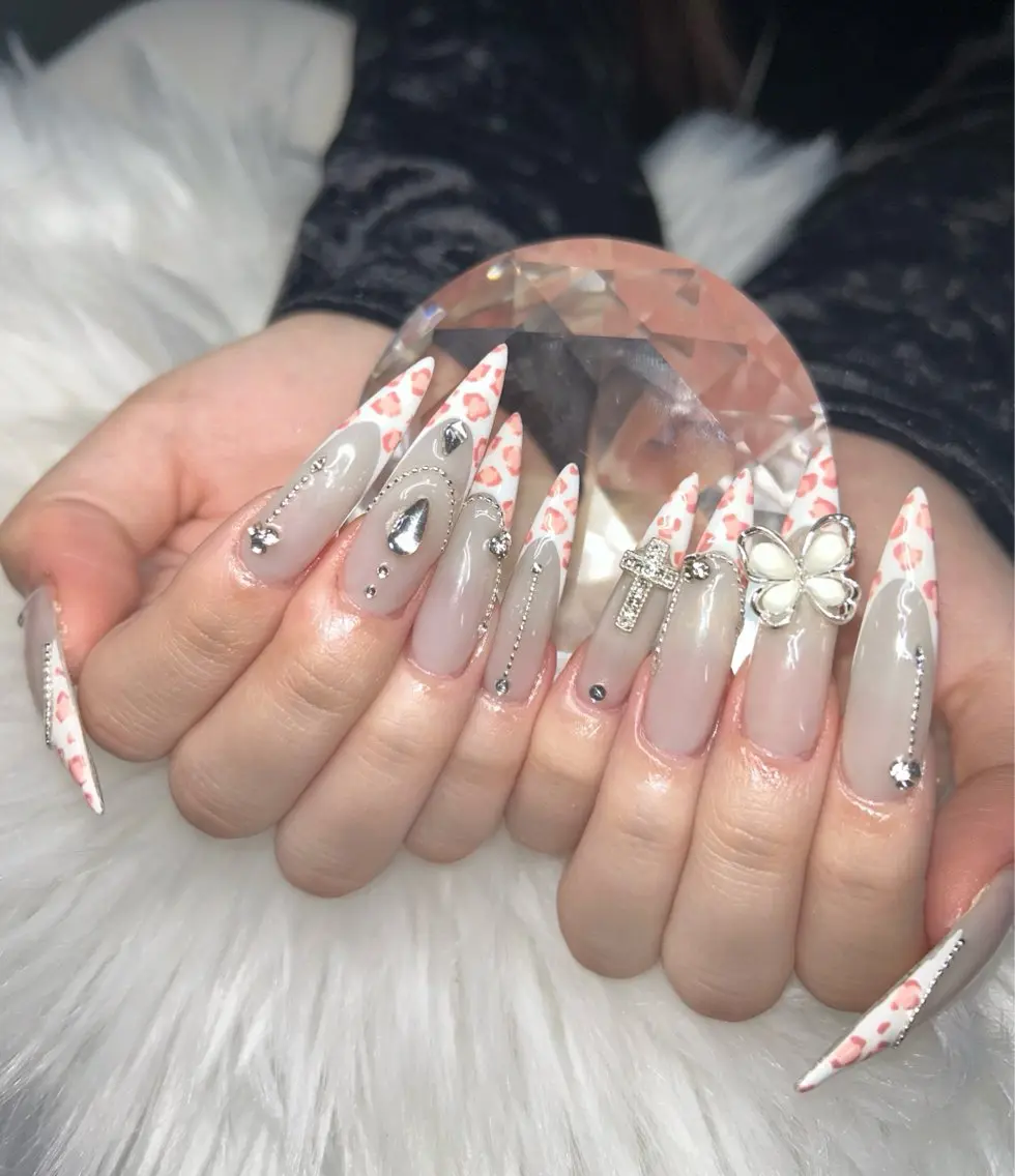 ネイル アートネイル オーロラネイル チークネイル 長さ出し フットネイル ハンドネイル Chan nailsのネイルデザイン