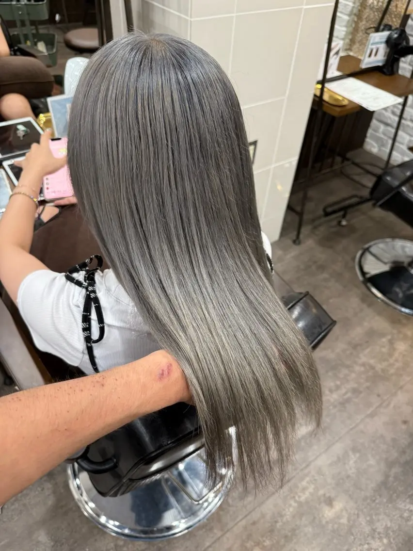 ロング カラー カット ヘアカラー トリートメント 艶カラー✨️派手髪 🦄renのヘアスタイル