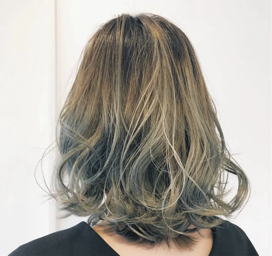 ミディアム 松野 奈月のヘアスタイル