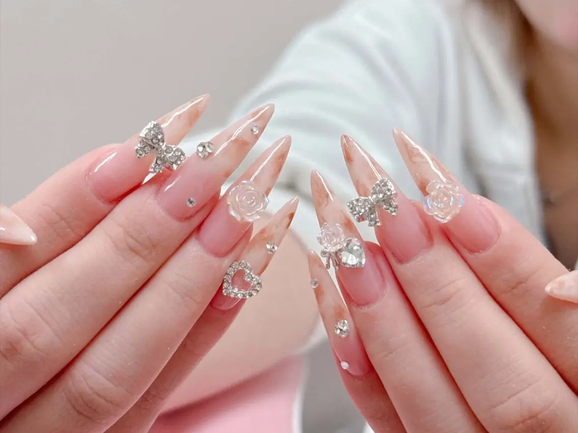 ネイル オーロラネイル クリアネイル フラッシュネイル フレンチネイル ジェルネイル ハンドネイル Sakura Nail Salonのネイルデザイン