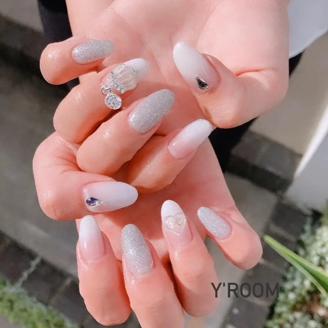 ネイル オーロラネイル フラッシュネイル フットネイル ジェルネイル 氷ネイル・うるうるネイル ハンドネイル YUKA （ネイリスト）のネイルデザイン