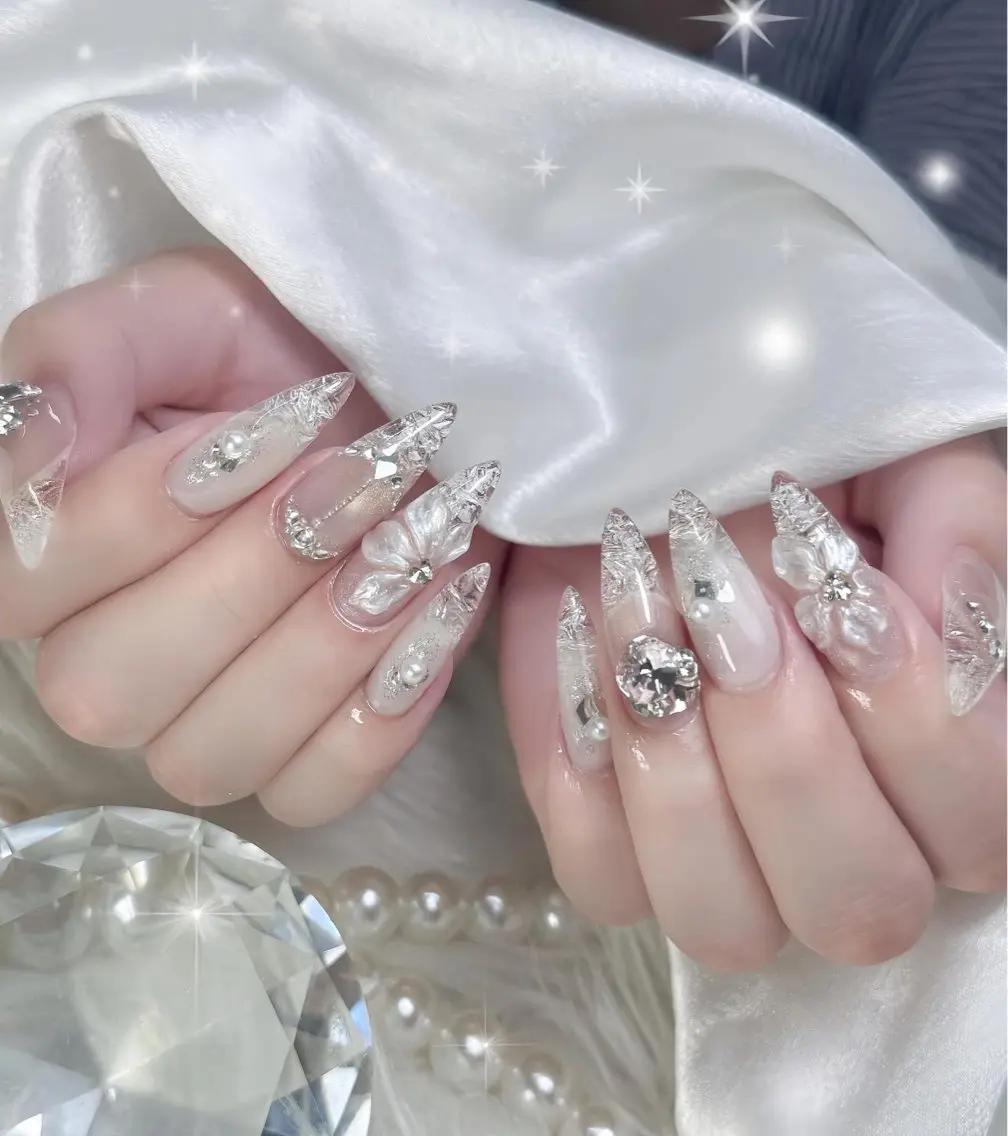ネイル アートネイル フラワーネイル ジェルネイル キラキラネイル 韓国ネイル ハンドネイル ハンドケア Blingg NailStudioのネイルデザイン