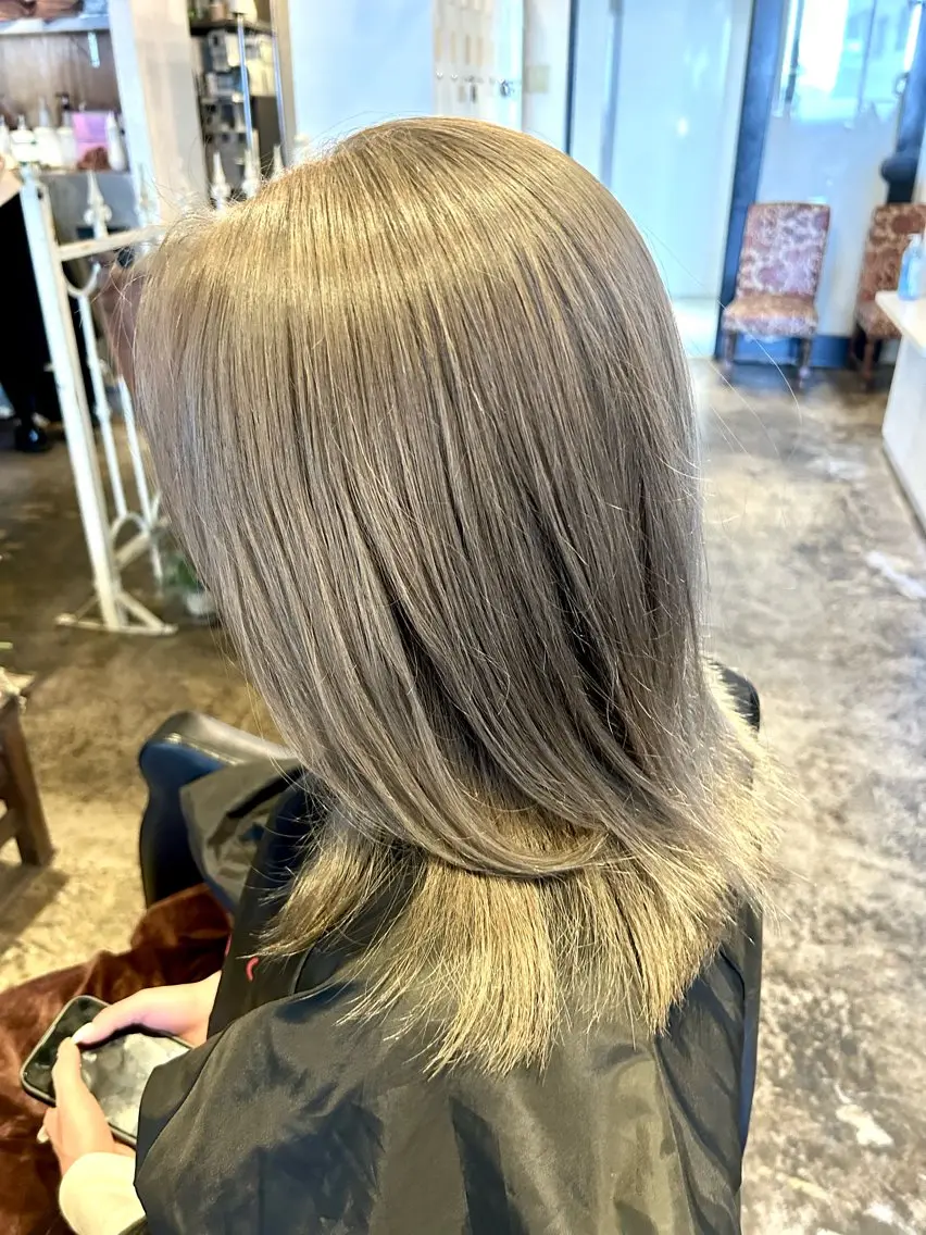 ロング カラー ブリーチ グレージュ ハイトーンカラー ヘアカラー Julia🖤 縮毛矯正🌬️🩵のヘアスタイル