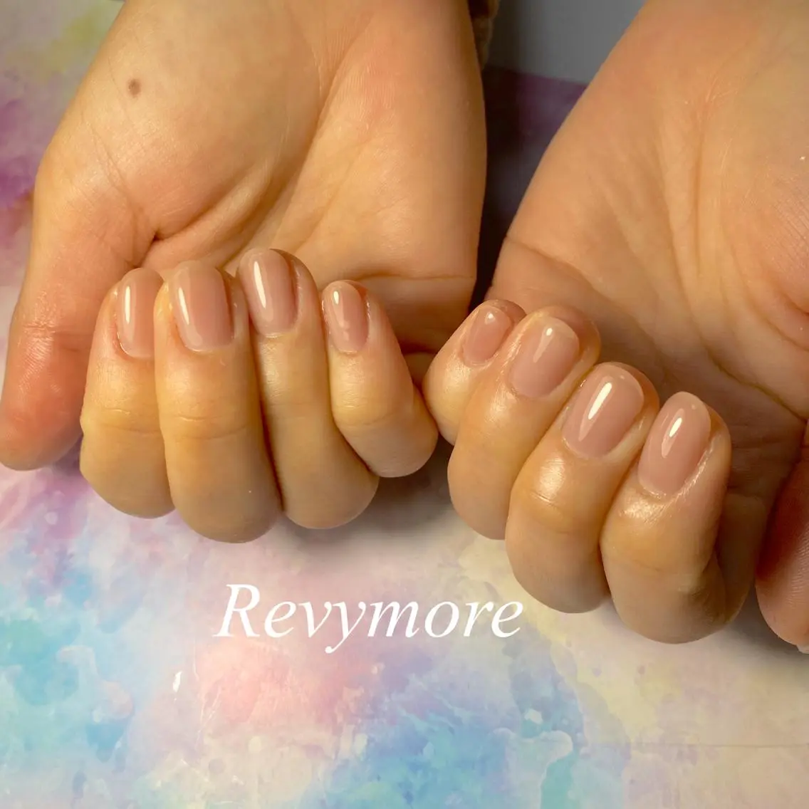 ミディアム ネイル ジェルネイル ニュアンスネイル オフィスネイル ワンカラーネイル シンプルネイル nail salon Revymoreのネイルデザイン