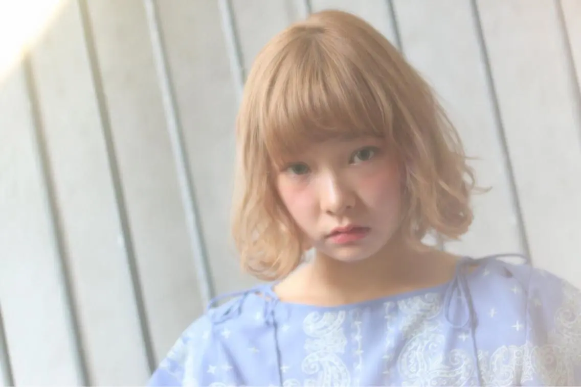 ミディアム カラー ベージュカラー ブリーチ ミルキーベージュ 外国人風カラー 🍊新宿南口🍊 ERINAのヘアスタイル