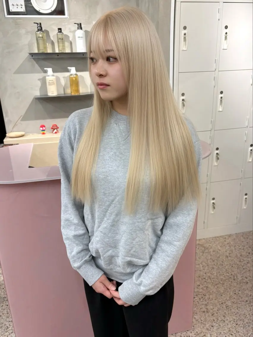 ロング カラー ヘアカラー トリートメント PELEハイトーン shinobuのヘアスタイル