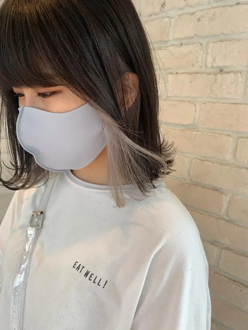 ちらっと見えるインナーカラー💙の写真
