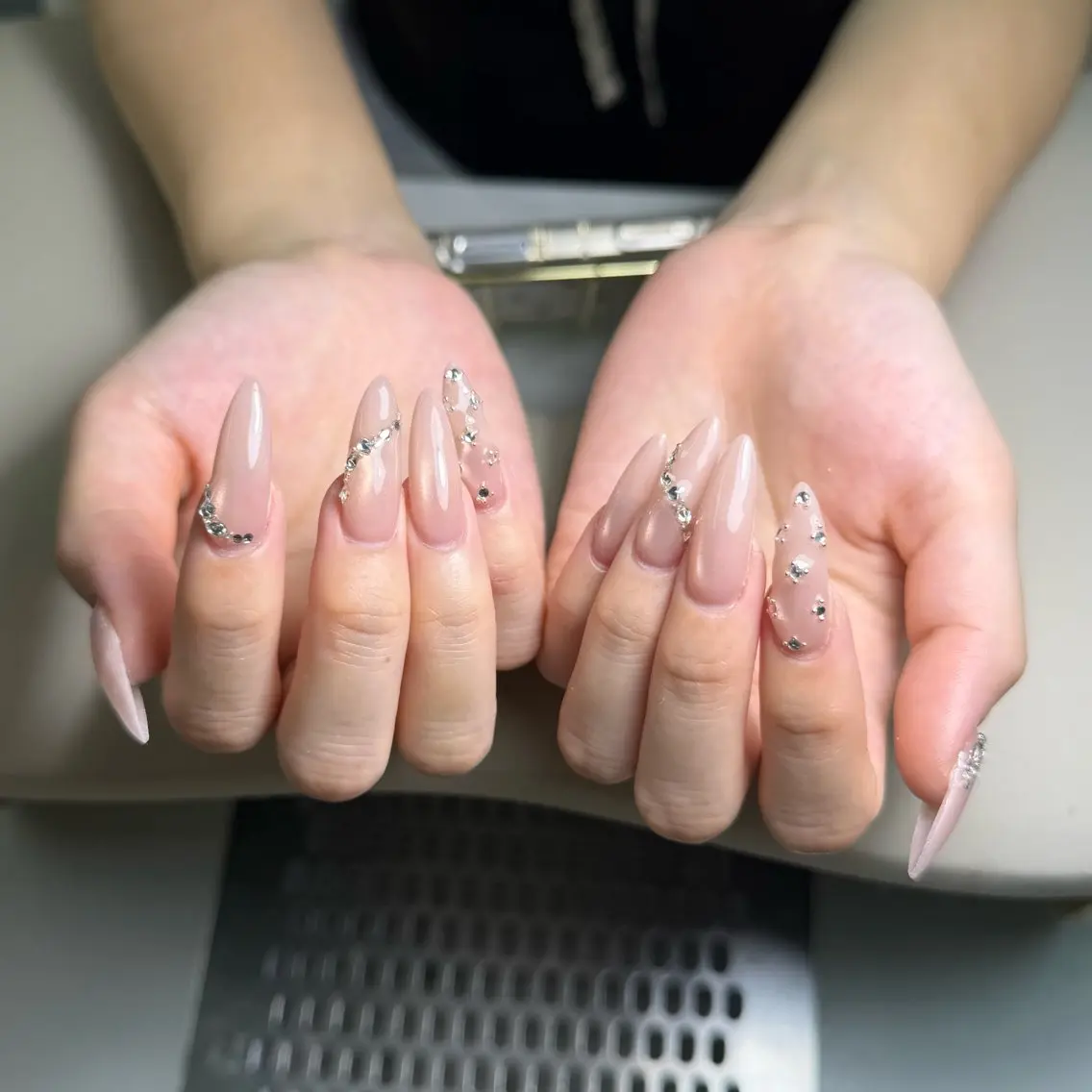 ネイル 長さ出し フレンチネイル グラデーション ワンホンネイル ハンドネイル AUREA Nail 心斎橋店のネイルデザイン