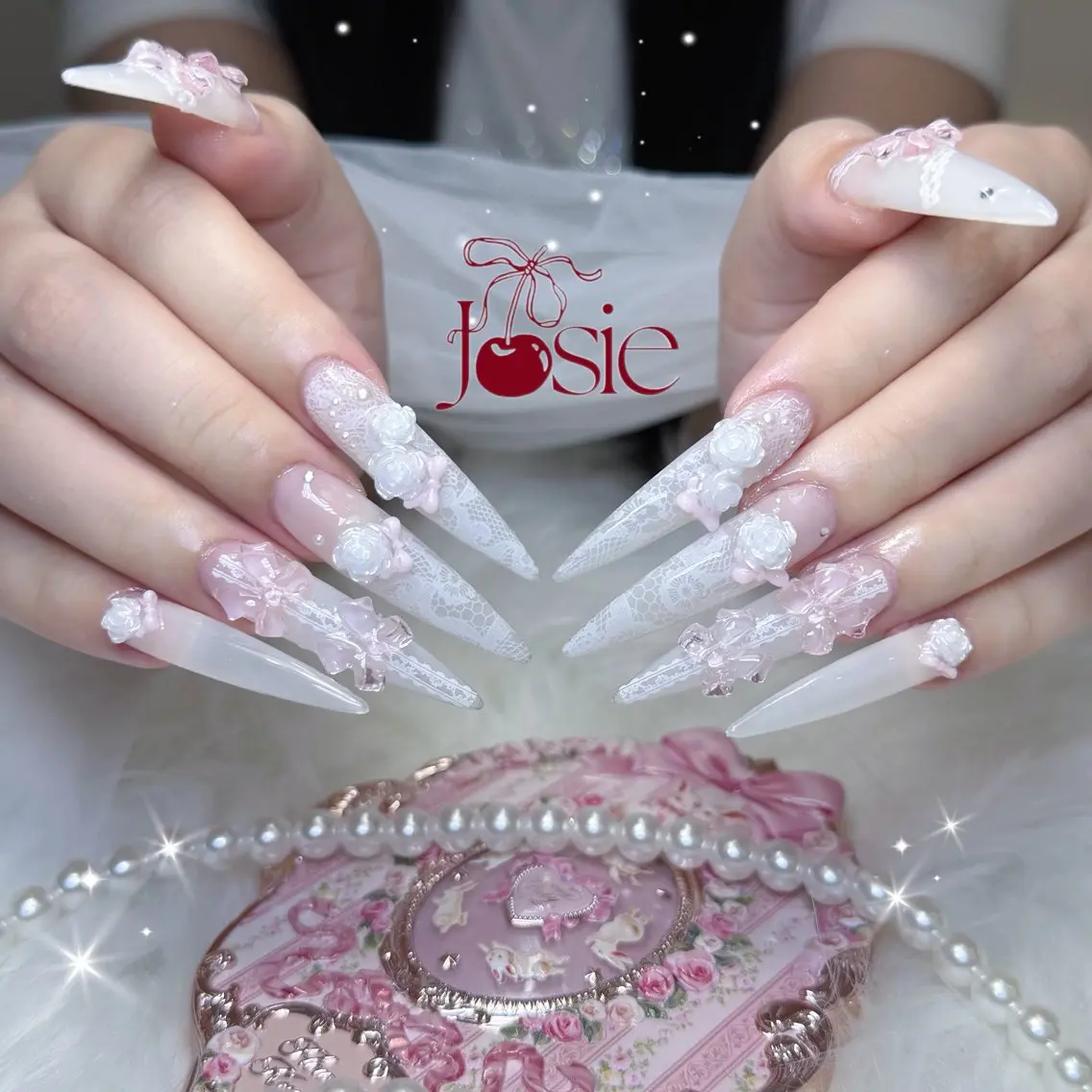 ネイル フレンチネイル ガーリー ガラスフレンチ 氷ネイル・うるうるネイル キラキラネイル ハンドネイル JOSIE nail studioのネイルデザイン