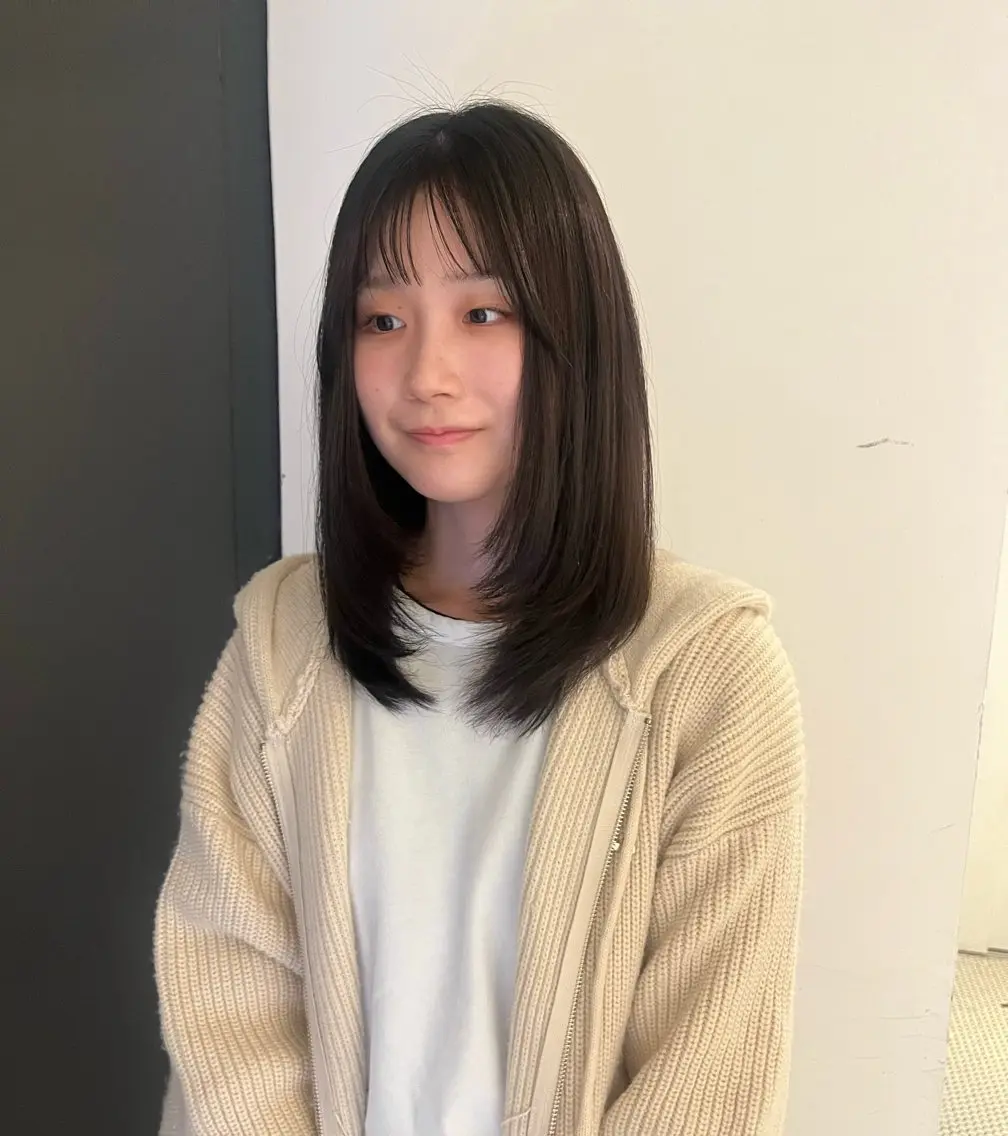 セミロング カット ヘアカラー トリートメント あやか/ベージュ /透け感カラーのヘアスタイル