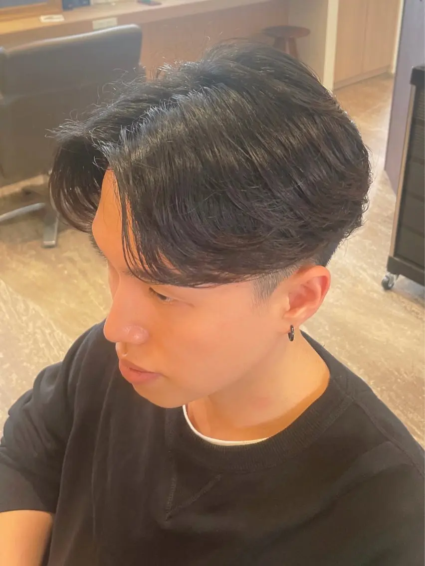 メンズ センターパート カルマパーマ メンズパーマ 匠メンズショート✖️ アップバングNoroのヘアスタイル