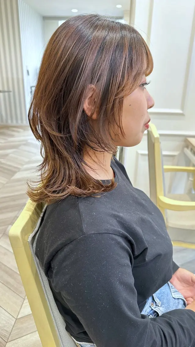 ミディアム レイヤーカット ウルフカット ウルフレイヤー カット トリートメント 小顔レイヤー/ ベージュ🤍Rieのヘアスタイル