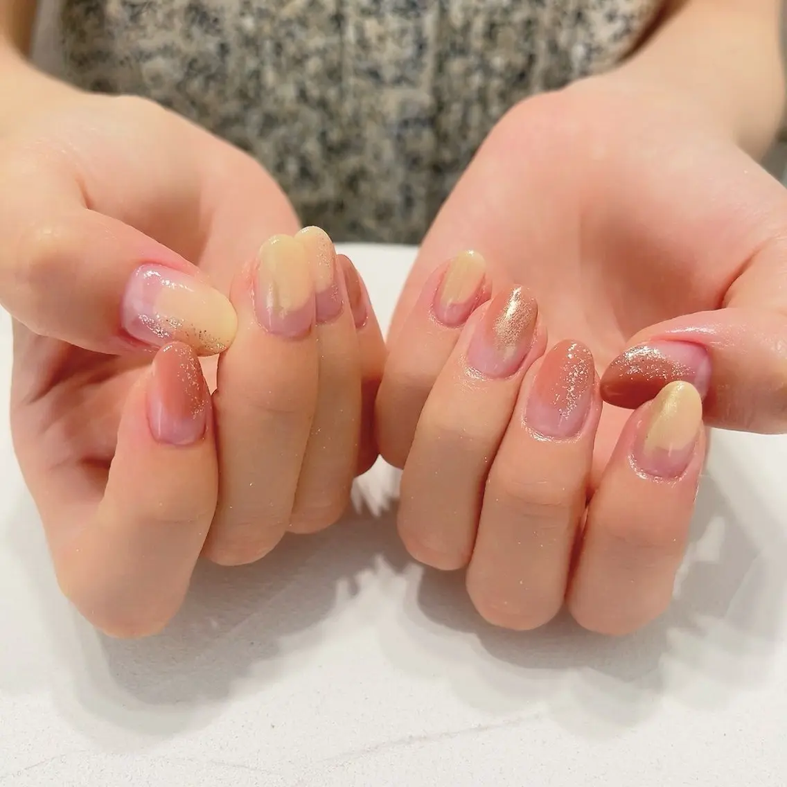 ネイル ジェルネイル ラメ(グリッター) ミラーネイル ニュアンスネイル オフィスネイル kiu nailsalonのネイルデザイン