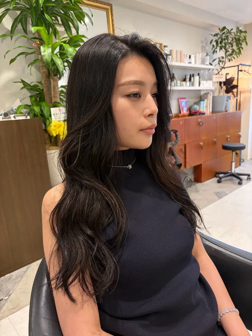 ロング くびれヘア 顔まわりレイヤー 顔周りカット 髪質改善 くびれレイヤー カット ヘアカラー トリートメント 銀座/髪質改善/ 艶カラー/岸田佳祐のヘアスタイル