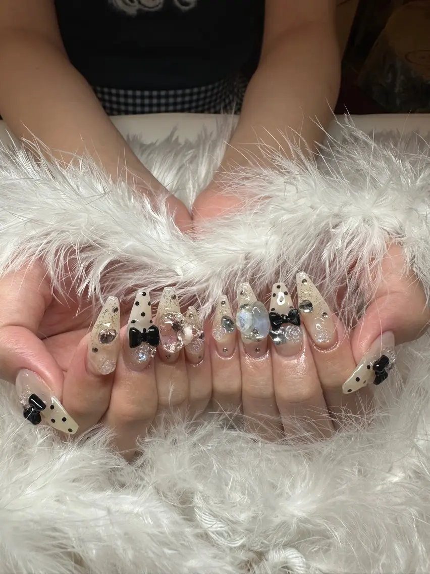 ネイル PEEKABOOミキ ネイル1級保持💅のネイルデザイン