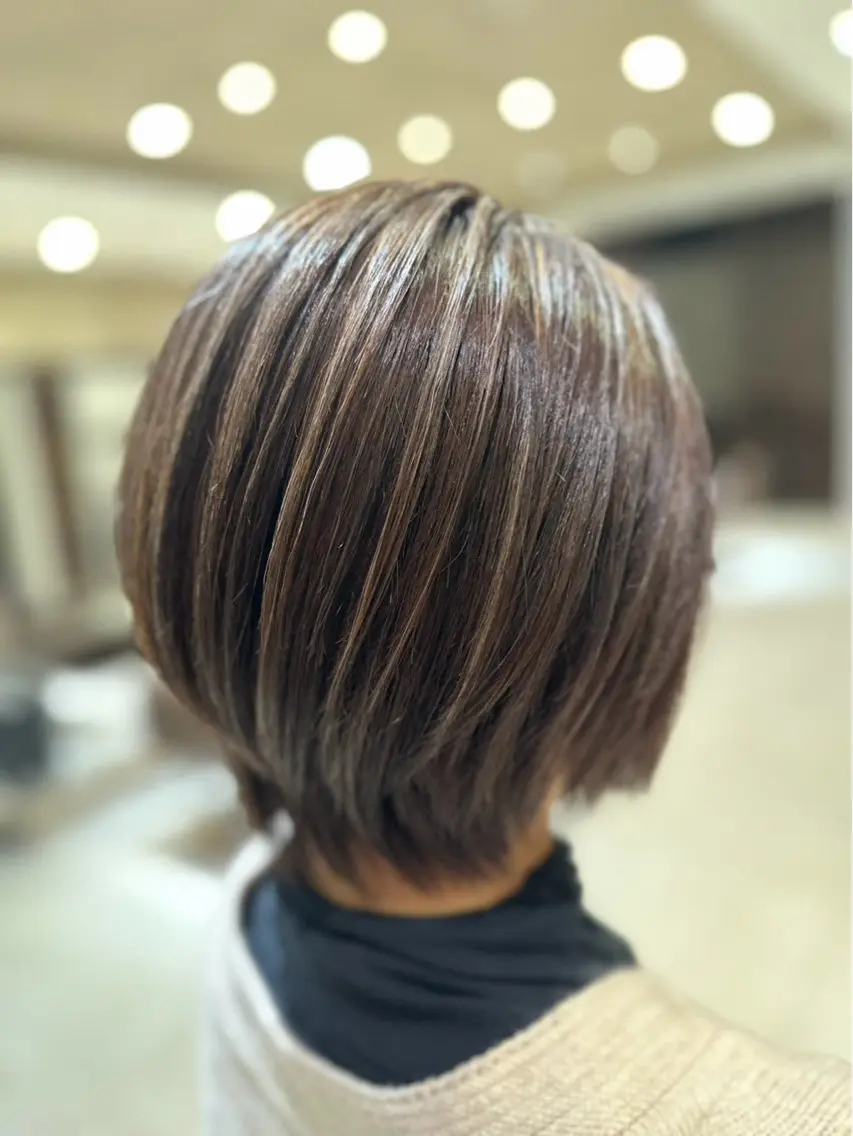 ショート ハイライト 髪質改善 レイヤーカット ショートヘア 縮毛矯正 SUGAMI ✴︎ Hikariのヘアスタイル