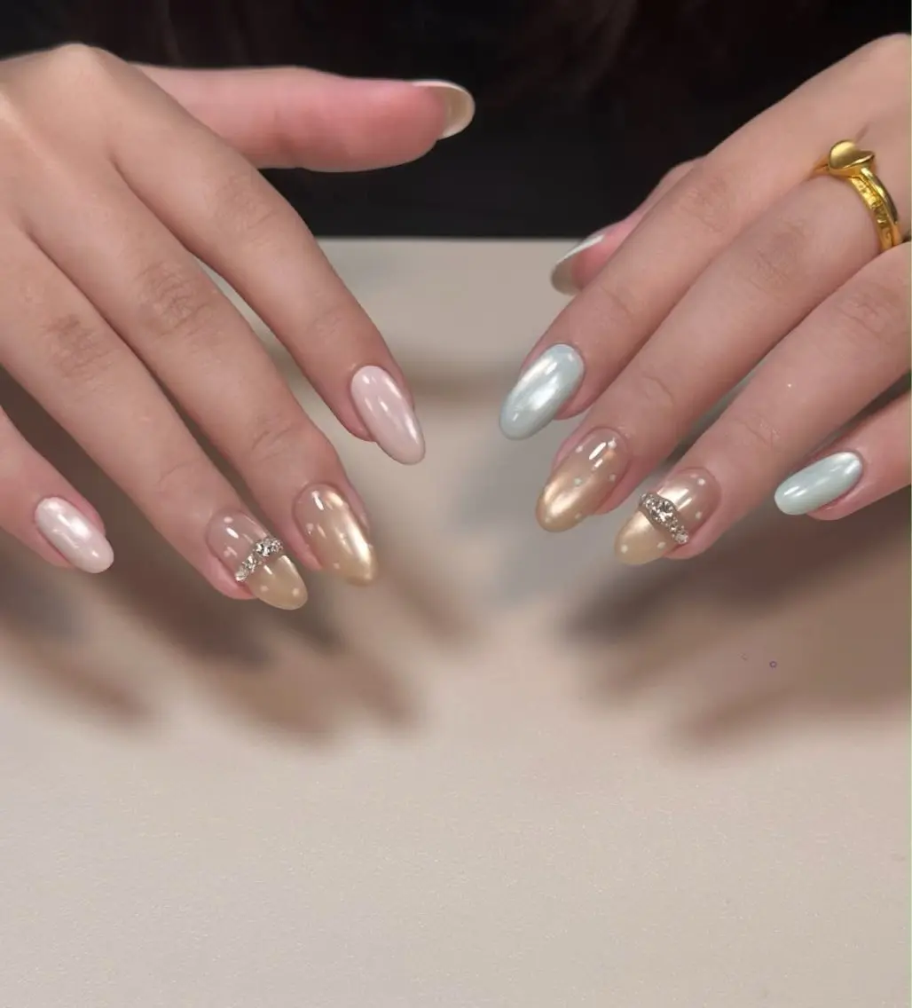 ネイル チークネイル ドット フレンチネイル グラデーション 韓国ネイル ハンドネイル Minette nailrinrinのネイルデザイン