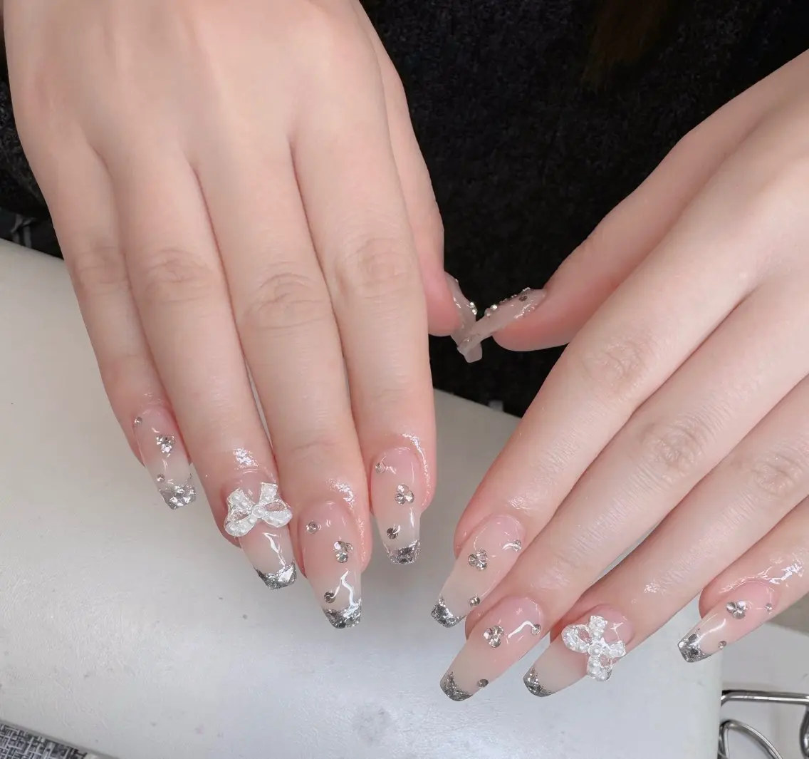 ネイル オーロラネイル フレンチネイル ジェルネイル ハロウィン キラキラネイル H.baby Nail Salonのネイルデザイン